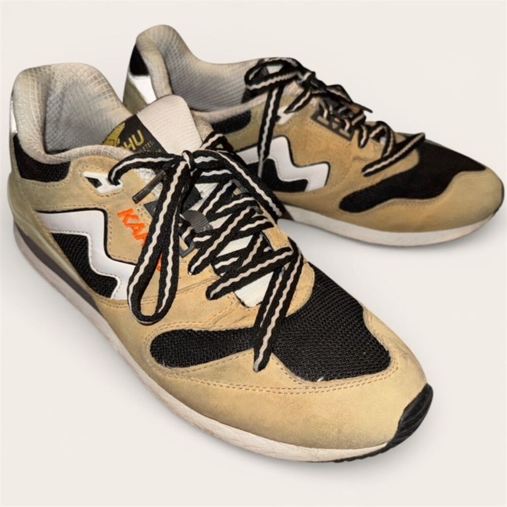Karhu Synchron Classic Marzipan/Jet Black sneaker. Mens Sz 10
